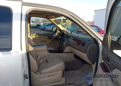 2010 Chevrolet Tahoe Ltz из США, поврежденный, VIN 1GNUKCE04AR201006